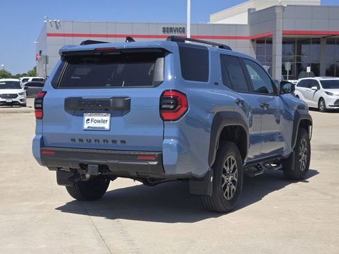 New 2026 Toyota 4Runner SR5 AWD/4WD image 4