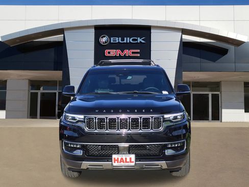 Used 2022 Jeep Wagoneer Series III w/ Premium Group I AWD/4WD image 2
