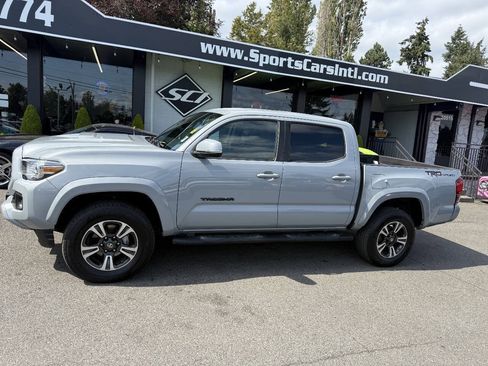 Used 2018 Toyota Tacoma TRD Sport w/ Technology Package RWD image 2