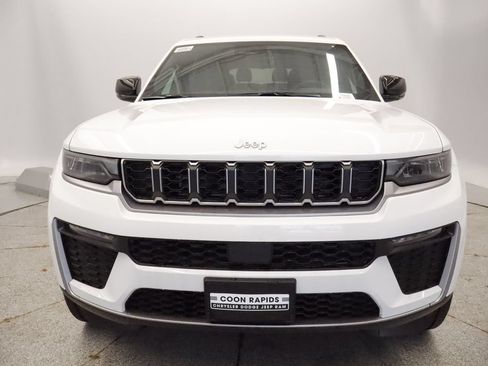 New 2026 Jeep Grand Cherokee L Limited w/ Trailer Tow Package AWD/4WD image 11