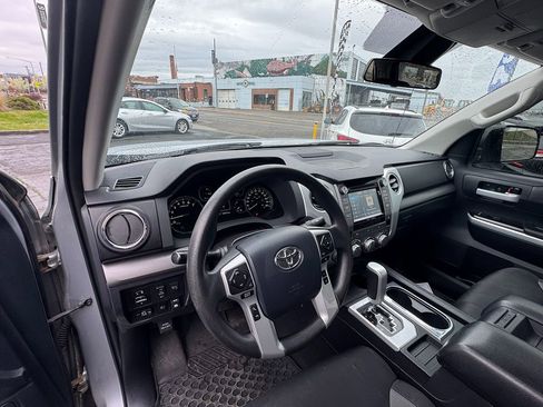 Used 2018 Toyota Tundra SR5 image 10