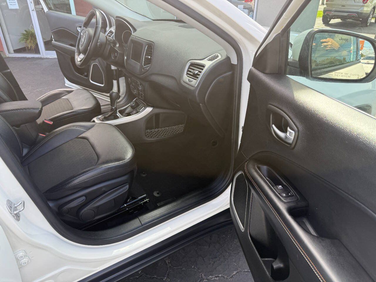 Used 2019 Jeep Compass Latitude w/ Cold Weather Group AWD/4WD image 14