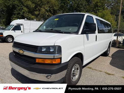 Used 2024 Chevrolet Express 3500 LT w/ LT Preferred Equipment Group RWD image 6