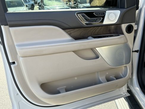 Used 2024 Lincoln Navigator Reserve image 18