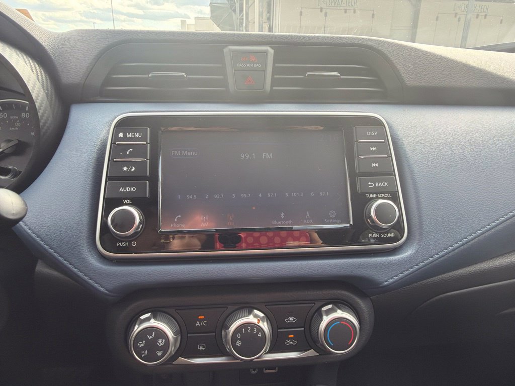 Used 2025 Nissan Versa SV FWD image 4