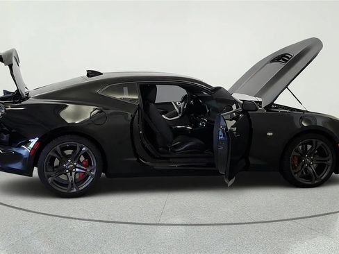 Used 2020 Chevrolet Camaro SS RWD image 12