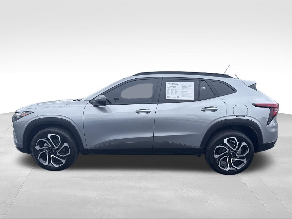 Used 2026 Chevrolet Trax RS w/ Sunroof Package FWD image 2