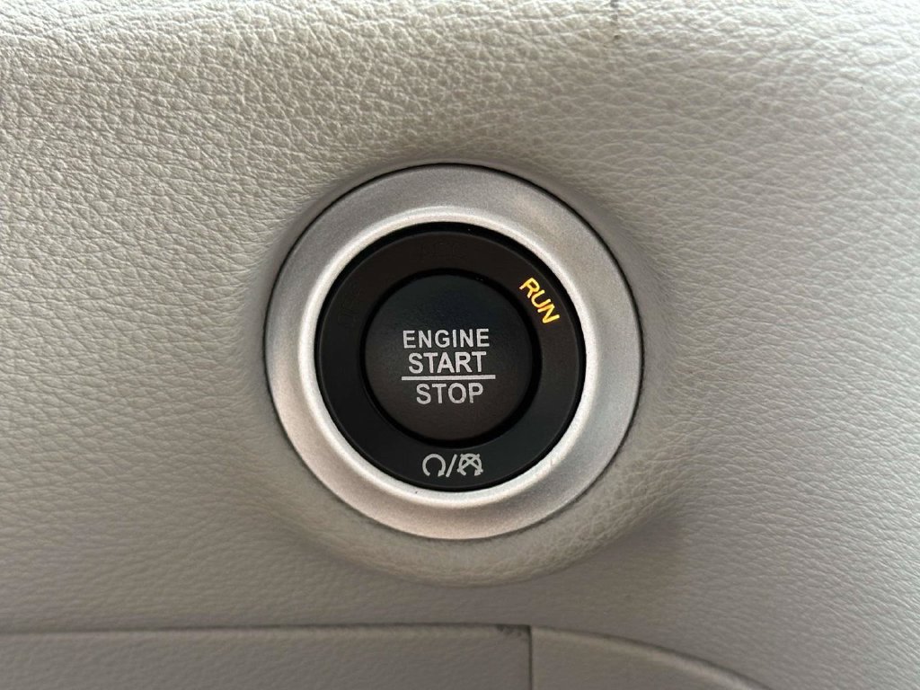 Used 2023 Chrysler Pacifica Limited FWD image 22