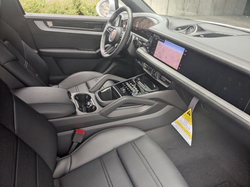 New 2025 Porsche Cayenne S image 27