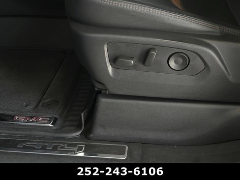 Used 2024 GMC Sierra 1500 AT4 w/ Technology Package AWD/4WD image 9