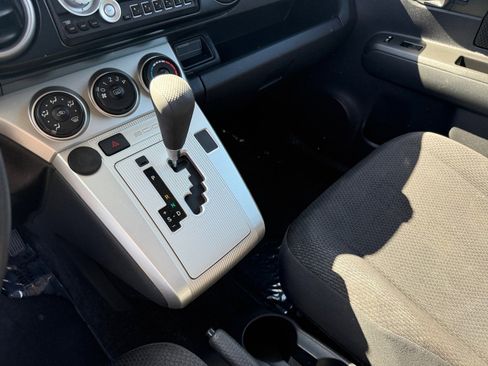 Used 2010 Scion xB FWD image 13