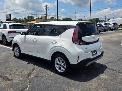 Used 2025 Kia Soul LX w/ LX Technology Package FWD image 9