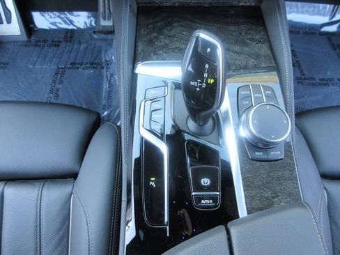 Used 2023 BMW 540i w/ M Sport Package image 48