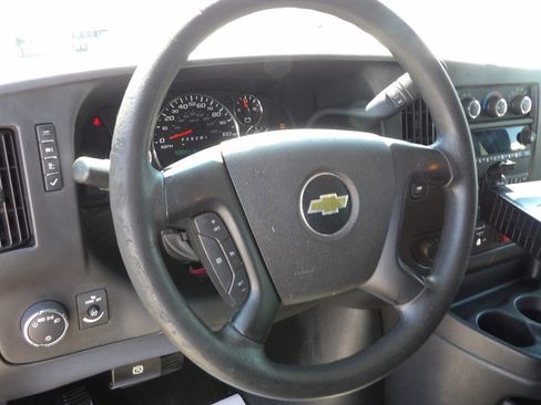 Used 2015 Chevrolet Express 2500 RWD image 11