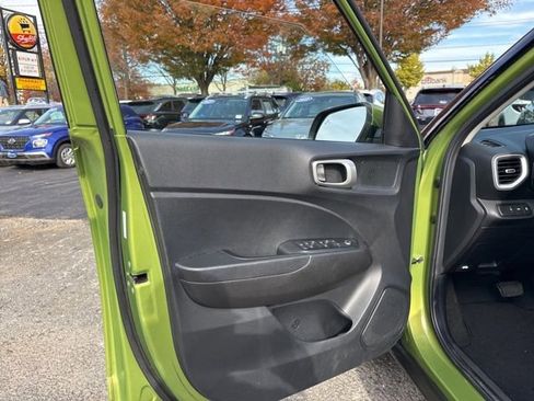 Certified 2022 Hyundai Venue SEL w/ Cargo Package image 28