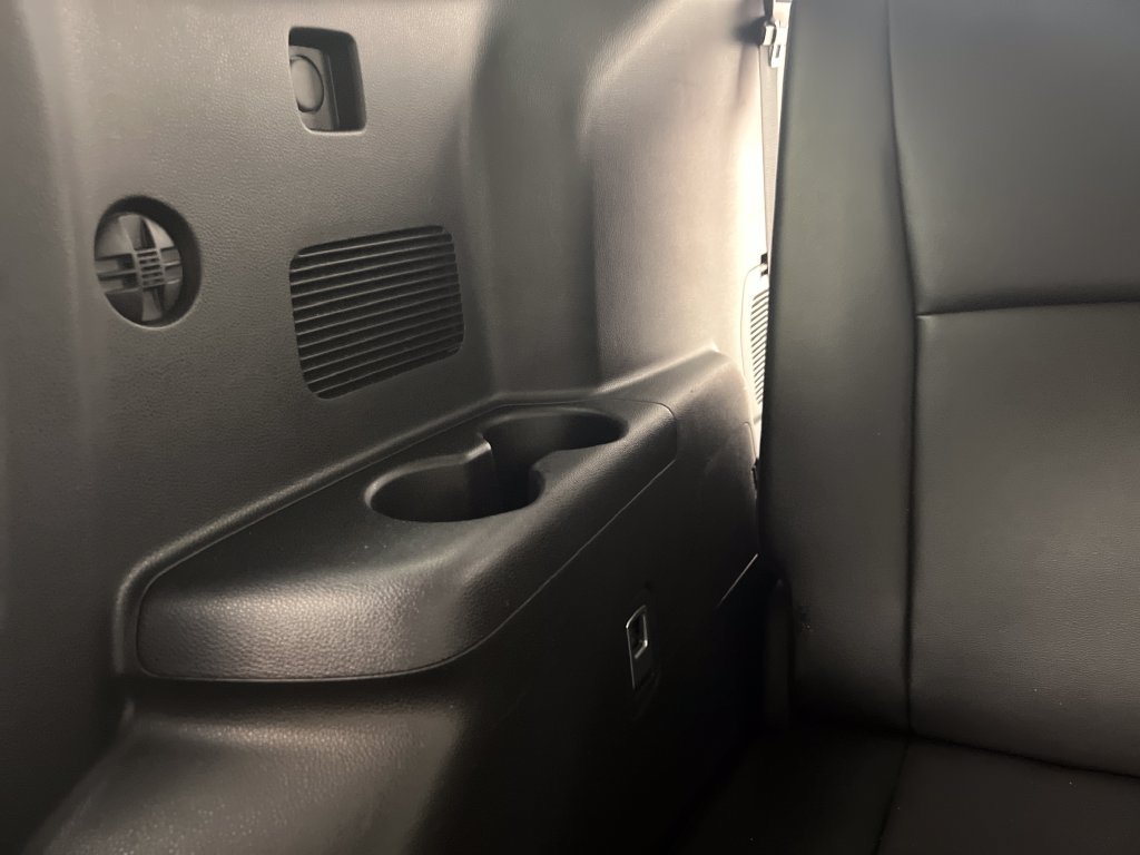 Used 2025 Toyota Highlander XLE FWD image 40