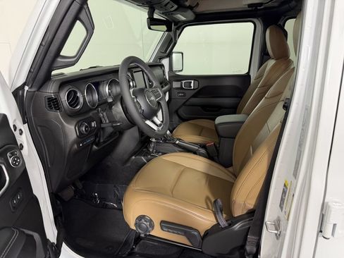 Used 2023 Jeep Wrangler Unlimited Sahara AWD/4WD image 24