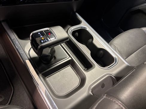 Used 2024 GMC Sierra 1500 SLT w/ SLT Convenience Package image 40