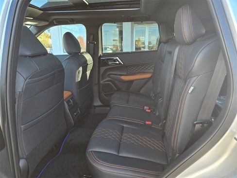 New 2025 Mitsubishi Outlander SEL image 7