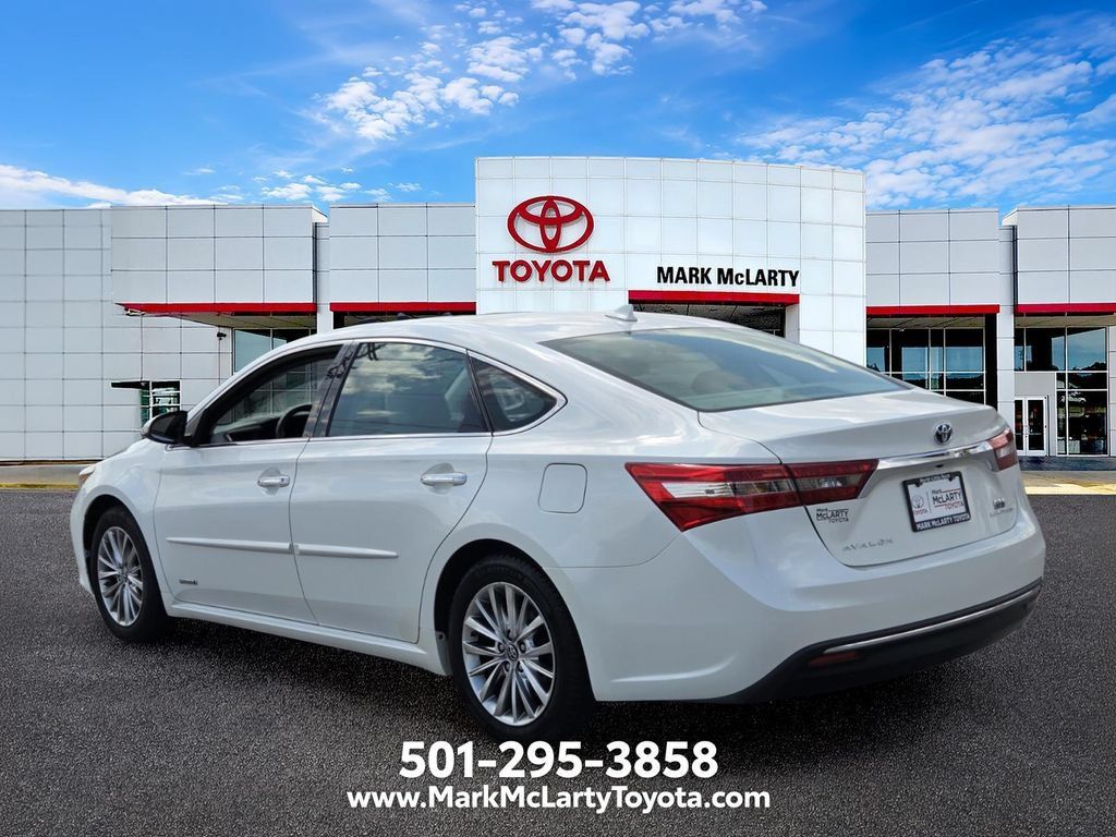 Used 2016 Toyota Avalon Limited FWD image 3