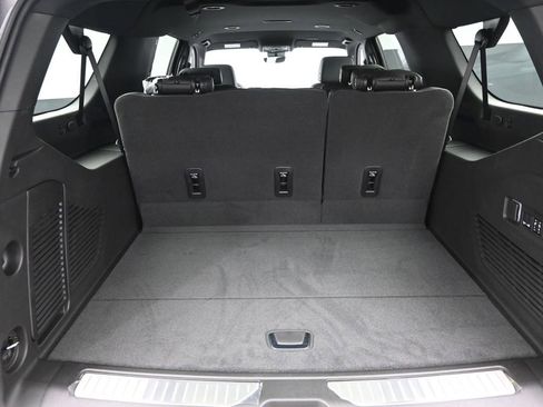 New 2025 Chevrolet Suburban High Country image 10