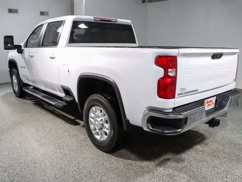 Used 2024 Chevrolet Silverado 2500 LT AWD/4WD image 9