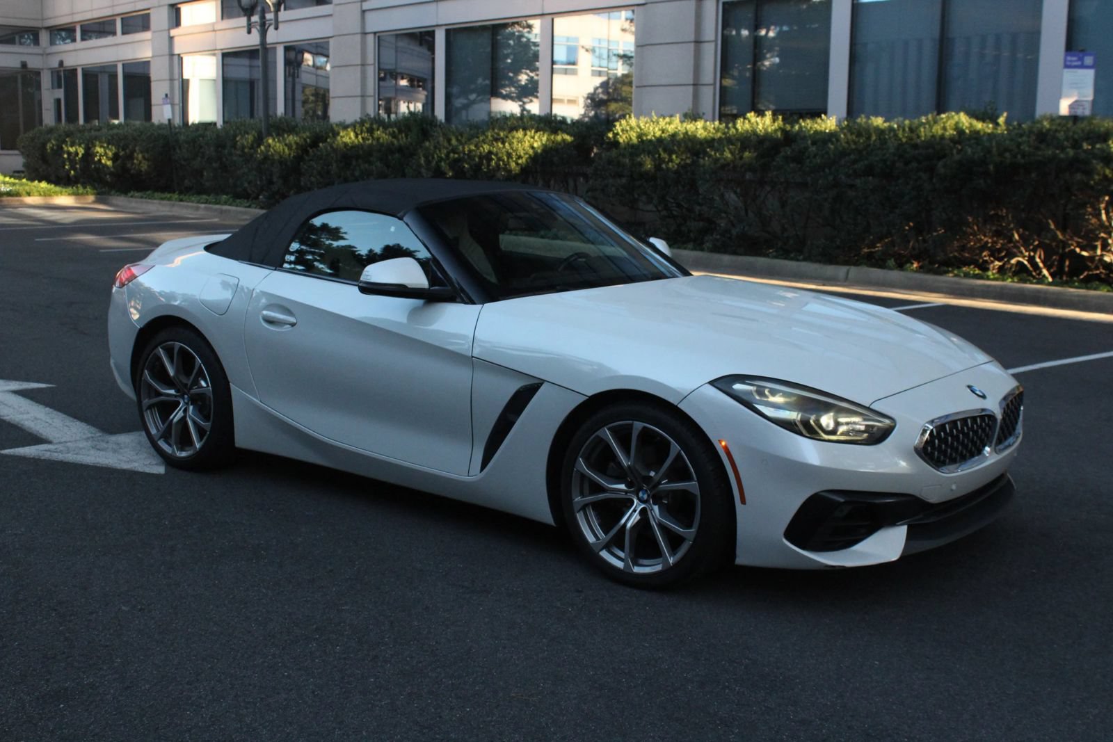 Used 2019 BMW Z4 sDrive30i w/ Premium Package RWD image 2