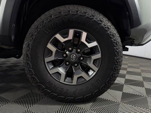 Used 2022 Toyota Tacoma TRD Off-Road w/ Technology Package image 10
