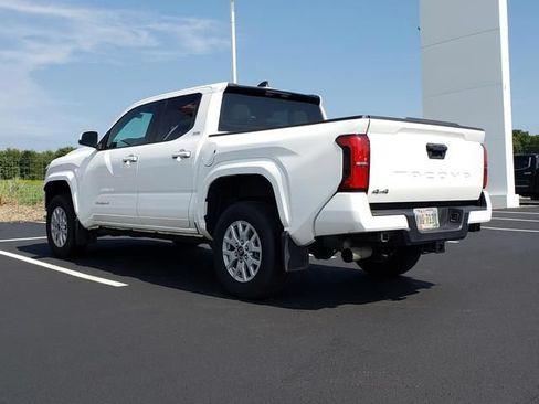 Used 2025 Toyota Tacoma SR5 AWD/4WD image 8