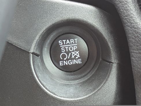 Used 2018 Jeep Compass Limited w/ Navigation Group FWD image 32