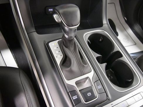 Certified 2024 Kia Carnival LX image 27