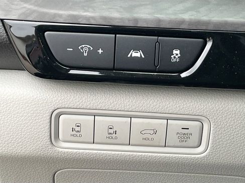 Certified 2023 Kia Carnival SX image 9