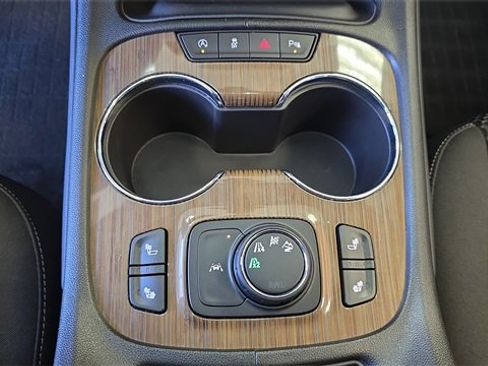 Used 2023 GMC Acadia SLE w/ Driver Convenience Package image 21