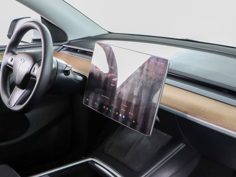 Used 2023 Tesla Model Y Long Range image 23