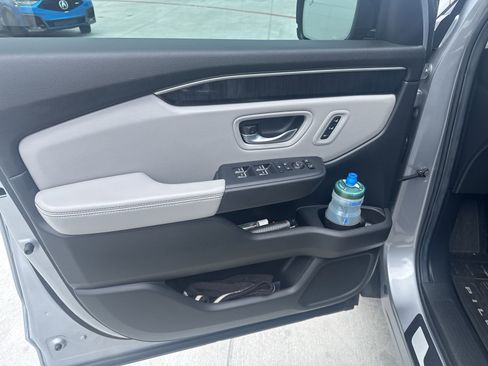 Used 2024 Honda Pilot Elite image 7