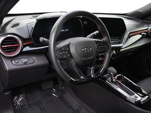 Used 2024 Chevrolet Trax RS w/ Sunroof Package FWD image 11
