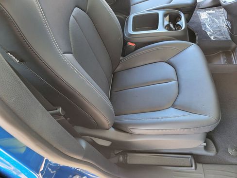 New 2026 Chrysler Pacifica Select FWD image 13