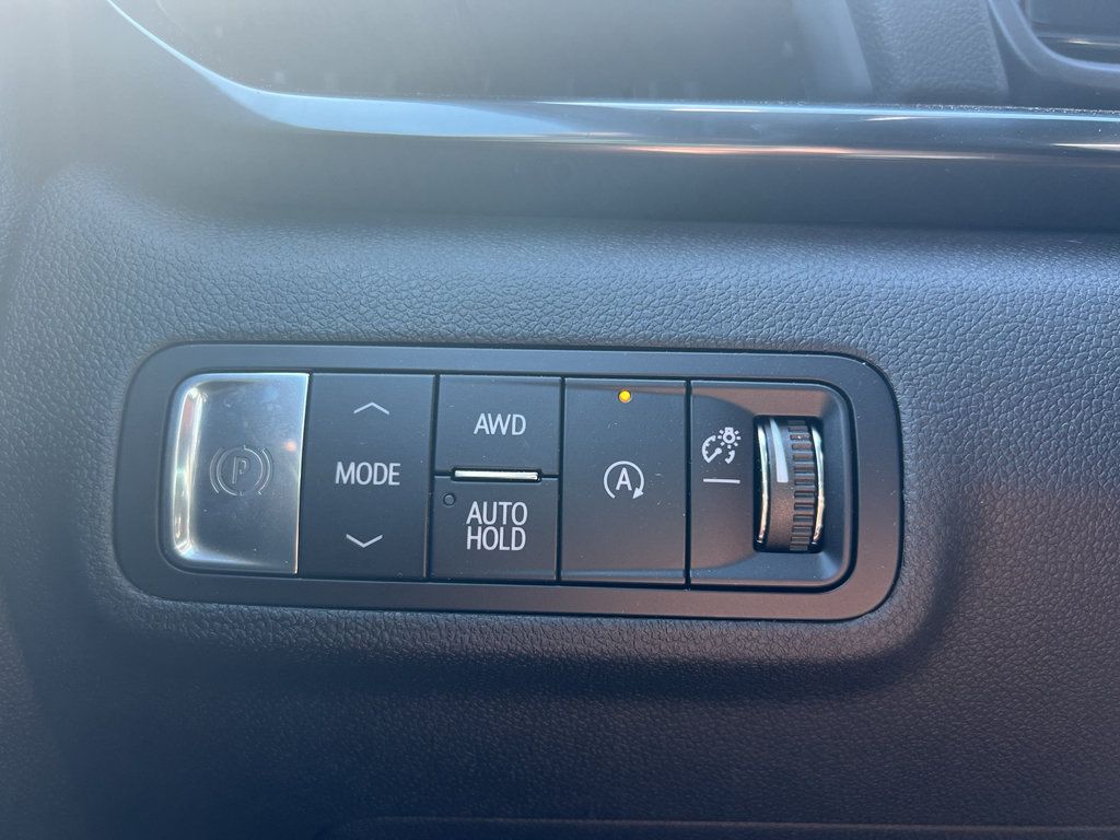 New 2026 GMC Terrain AT4 w/ LPO, Black Badging Package AWD/4WD image 17