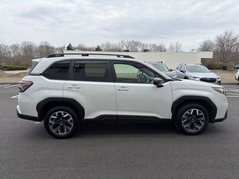Used 2025 Subaru Forester Premium image 4