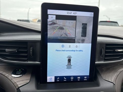 Used 2020 Ford Explorer Platinum w/ Premium Technology Package image 32