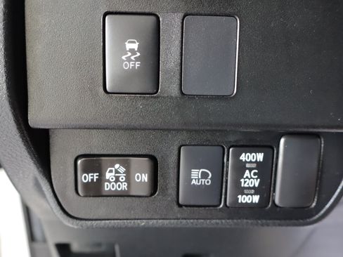 Used 2021 Toyota Tacoma TRD Sport w/ TRD Premium Sport Package AWD/4WD image 20