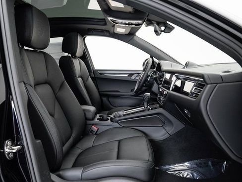 Certified 2025 Porsche Macan image 26