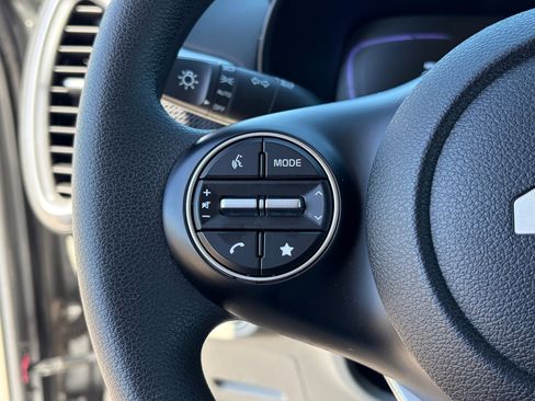 Certified 2025 Kia Soul LX image 20