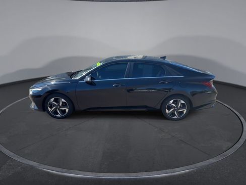 Used 2022 Hyundai Elantra SEL w/ Convenience + Premium Package image 9