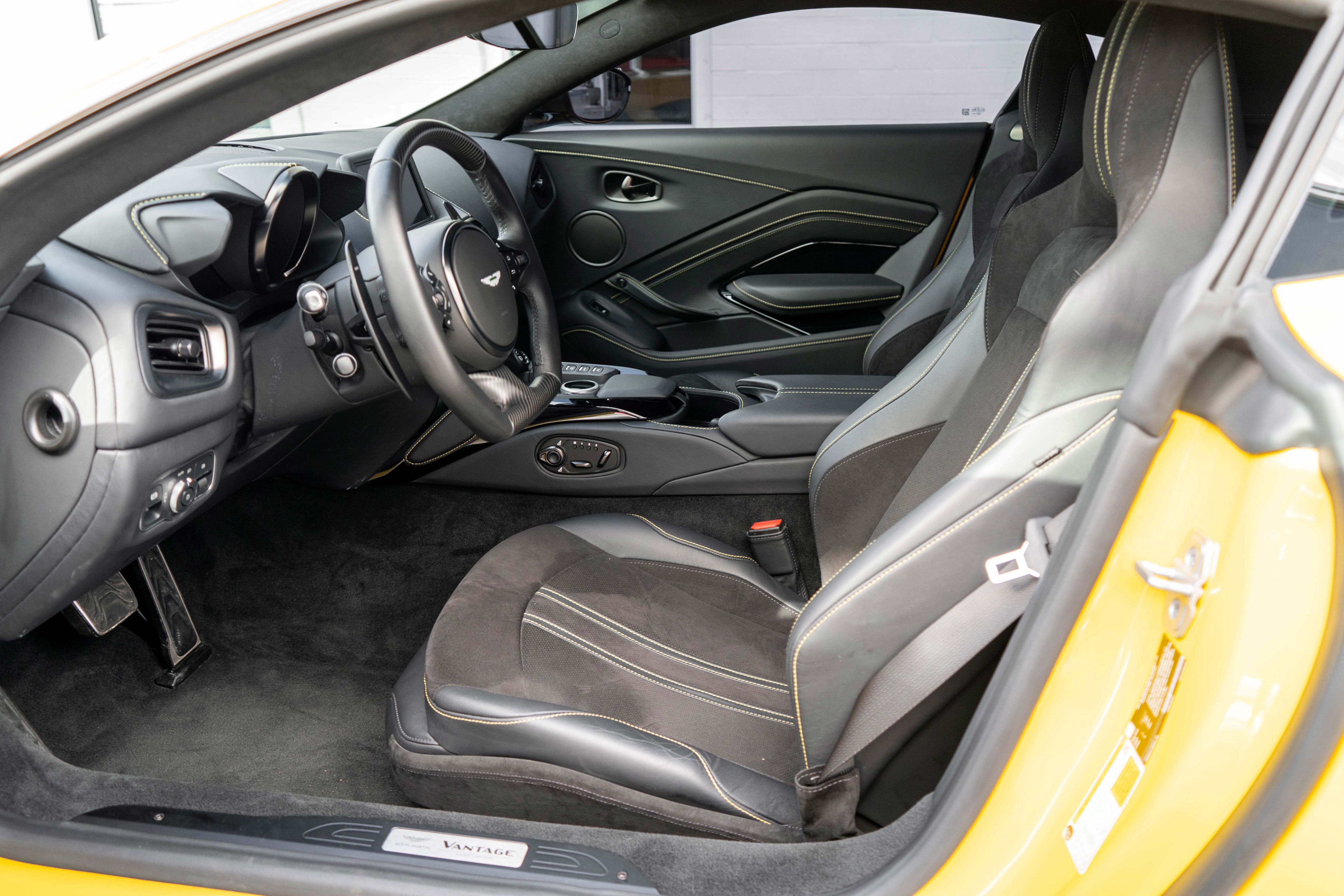 Used 2023 Aston Martin V8 Vantage Coupe RWD image 11