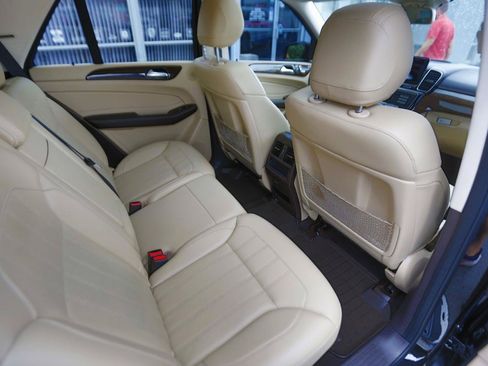 Used 2019 Mercedes-Benz GLE 400 4MATIC w/ Premium 1 Package image 19