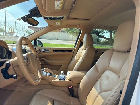 Used 2014 Porsche Cayenne S image 9