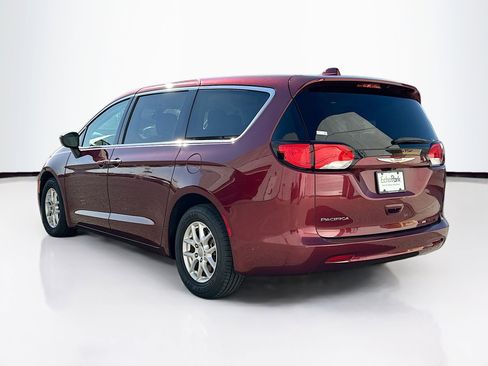 Used 2017 Chrysler Pacifica LX image 5