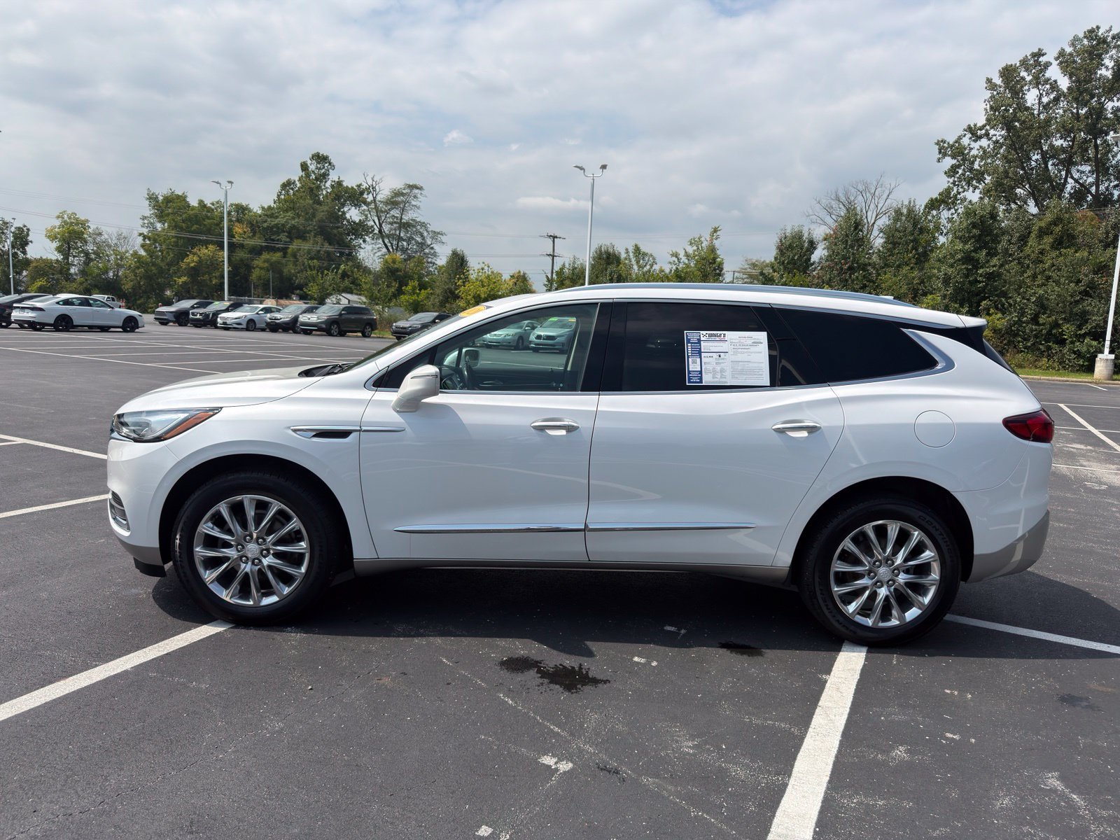 Used 2020 Buick Enclave Premium w/ Sun and Sites Package FWD image 3