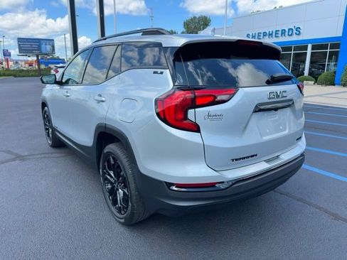 Used 2021 GMC Terrain SLE w/ Driver Convenience Package AWD/4WD image 17
